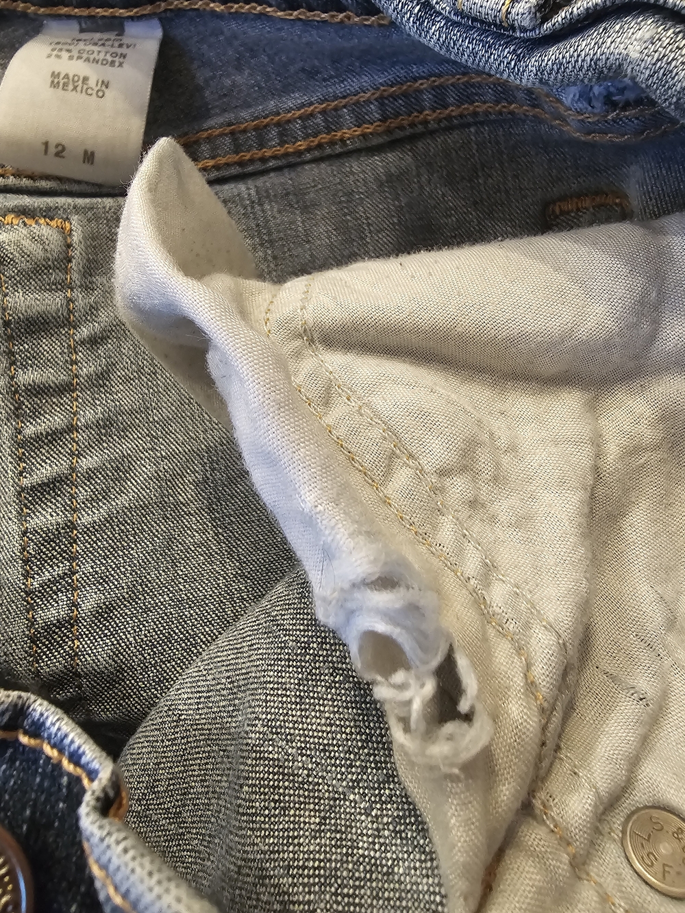 Vintage Levi's 550 Women's Relaxed Fit Tapered Jeans Distressed Blue Women 12 M - Picture 10 of 11